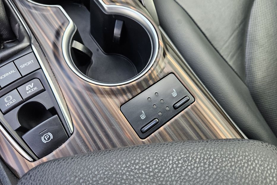 Продам Toyota Camry Hybrid PREMIUM 2019 года в Киеве