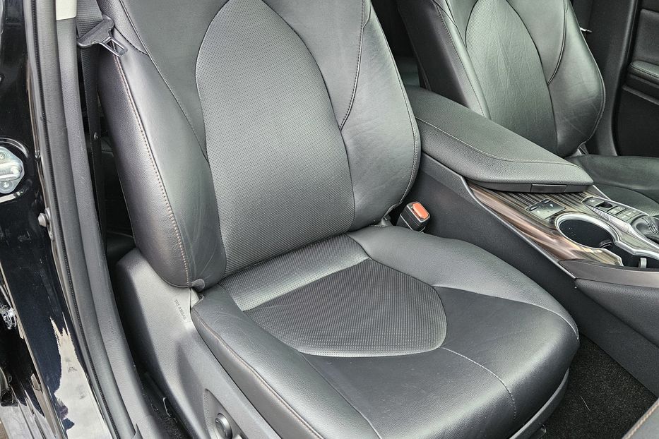 Продам Toyota Camry Hybrid PREMIUM 2019 года в Киеве