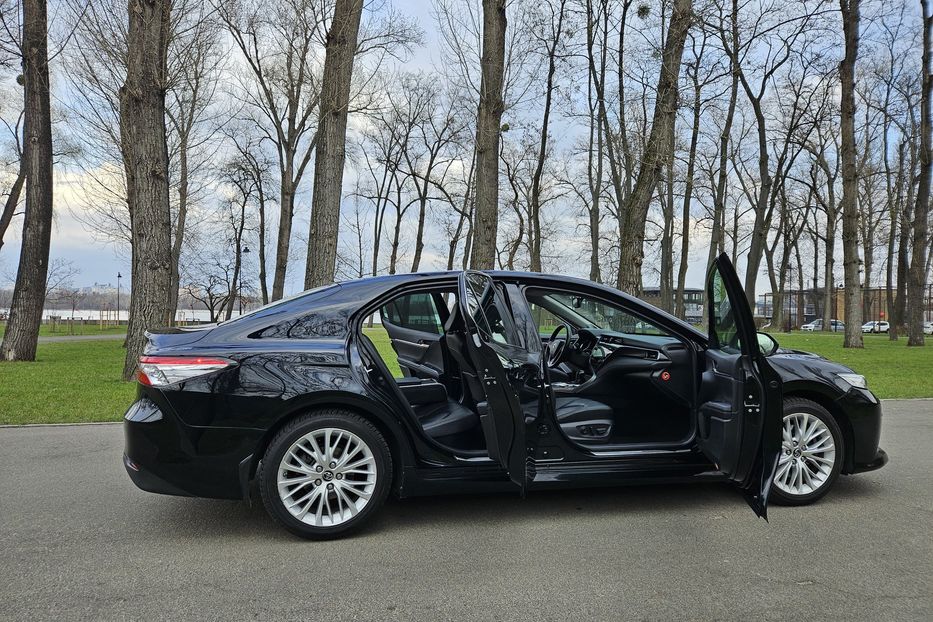Продам Toyota Camry Hybrid PREMIUM 2019 года в Киеве