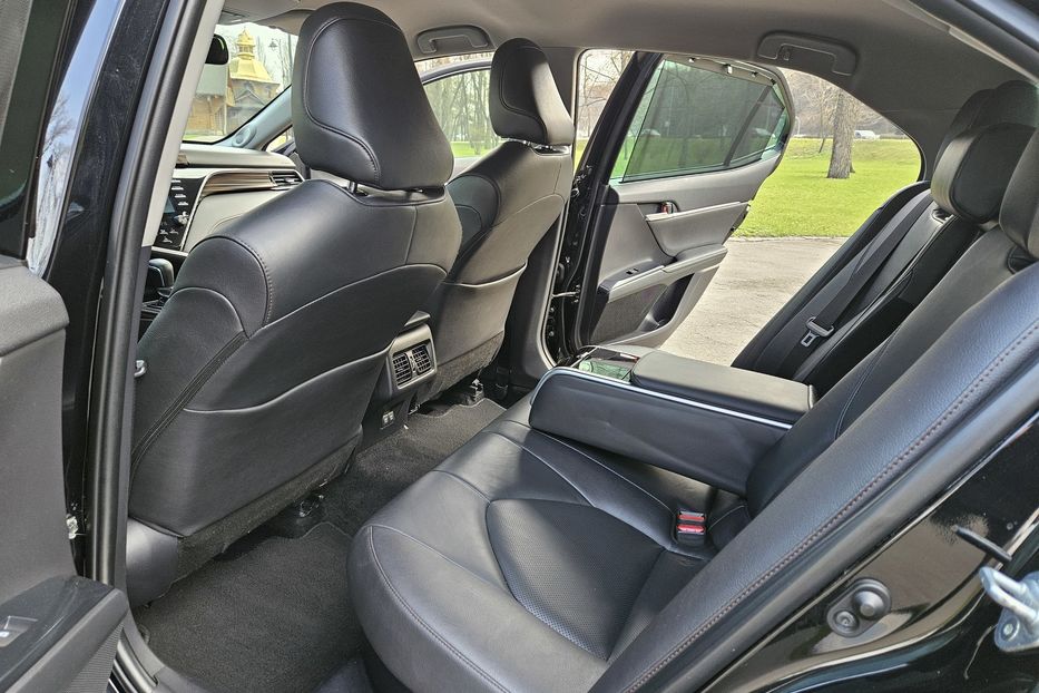 Продам Toyota Camry Hybrid PREMIUM 2019 года в Киеве