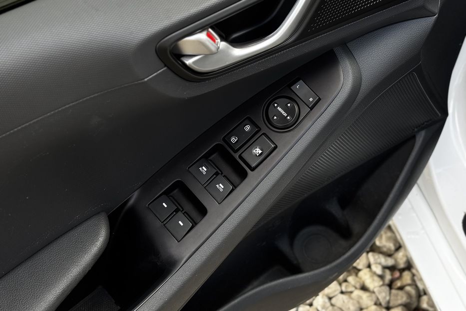 Продам Hyundai Ioniq 28 KW авто у Львові 2017 года в Львове