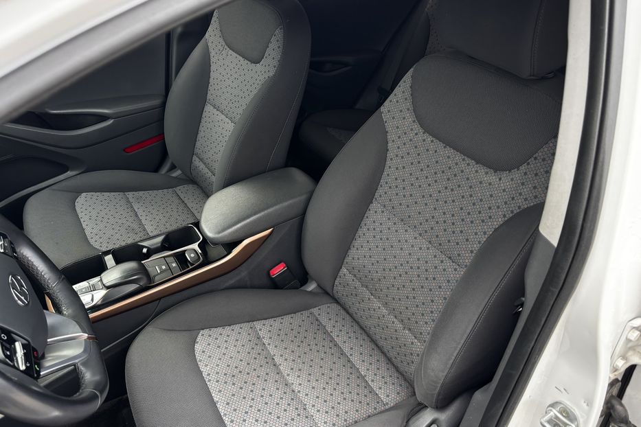 Продам Hyundai Ioniq 28 KW авто у Львові 2017 года в Львове