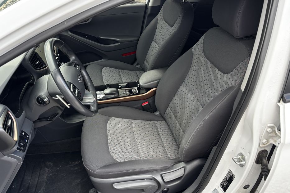 Продам Hyundai Ioniq 28 KW авто у Львові 2017 года в Львове