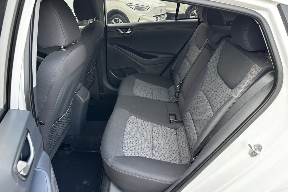 Продам Hyundai Ioniq 28 KW авто у Львові 2017 года в Львове