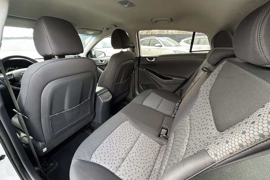 Продам Hyundai Ioniq 28 KW авто у Львові 2017 года в Львове