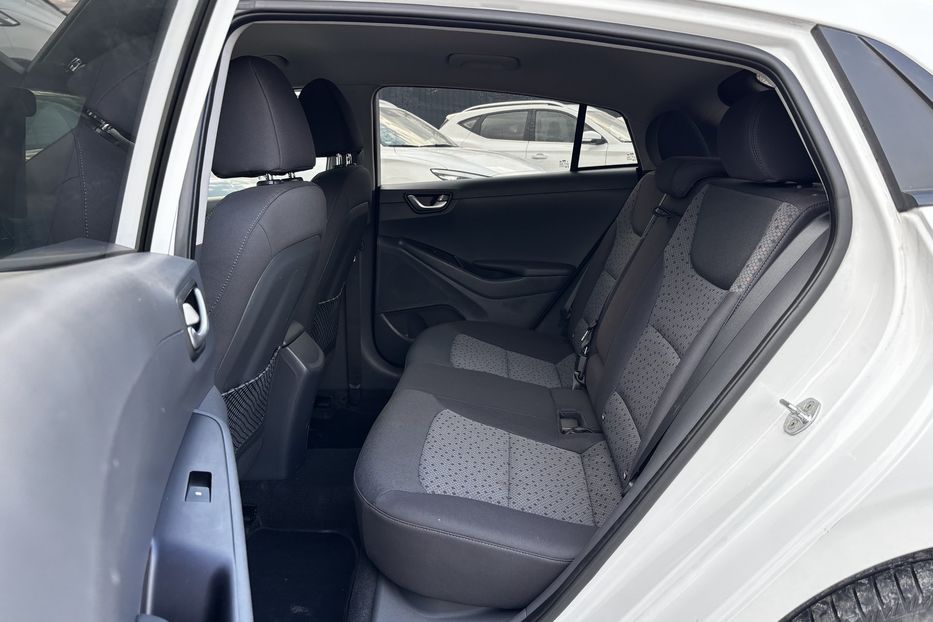 Продам Hyundai Ioniq 28 KW авто у Львові 2017 года в Львове