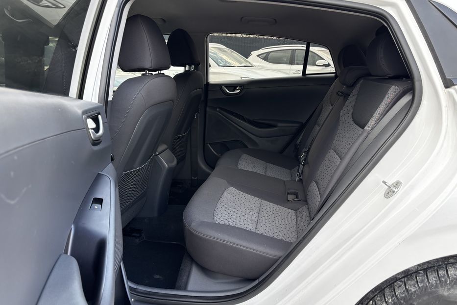 Продам Hyundai Ioniq 28 KW авто у Львові 2017 года в Львове