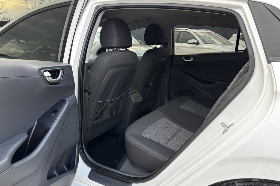 Продам Hyundai Ioniq 28 KW авто у Львові 2017 года в Львове