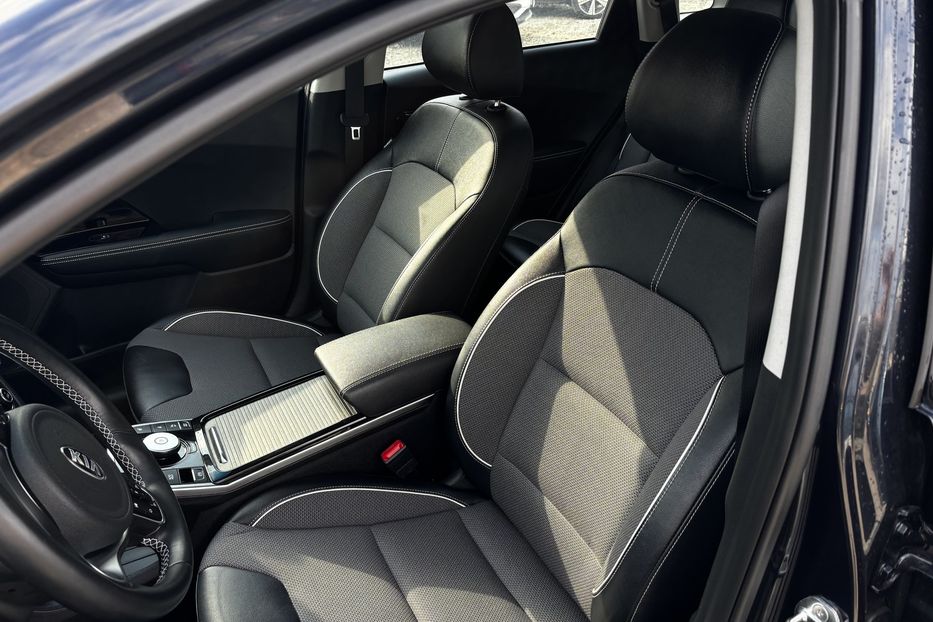 Продам Kia Niro 64 KW  2020 года в Львове