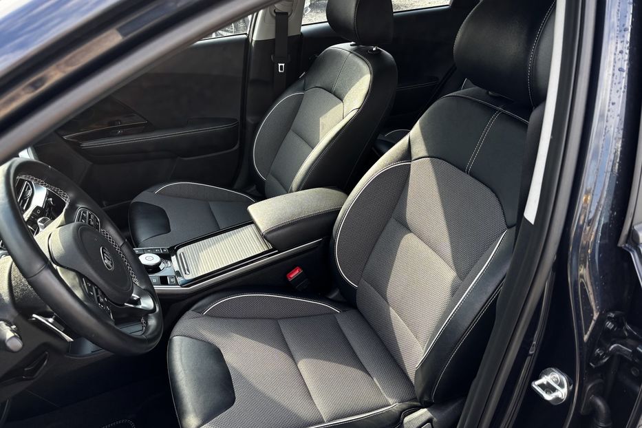 Продам Kia Niro 64 KW  2020 года в Львове