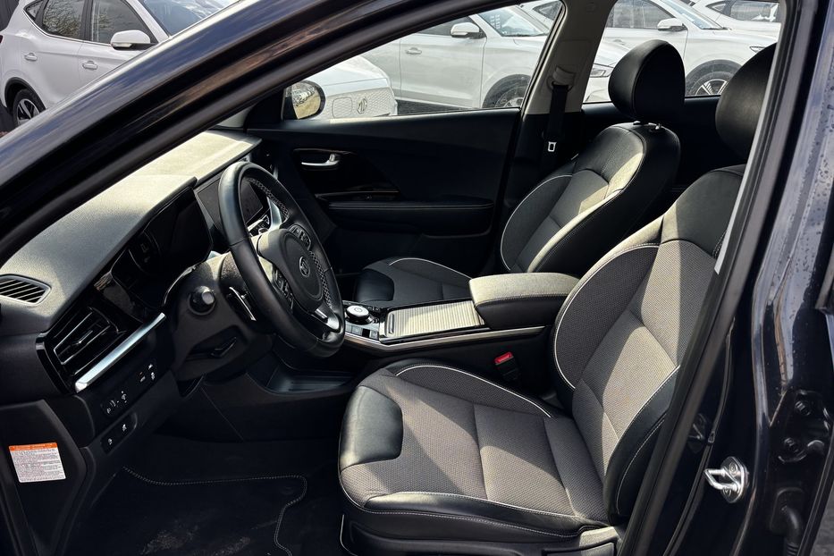 Продам Kia Niro 64 KW  2020 года в Львове