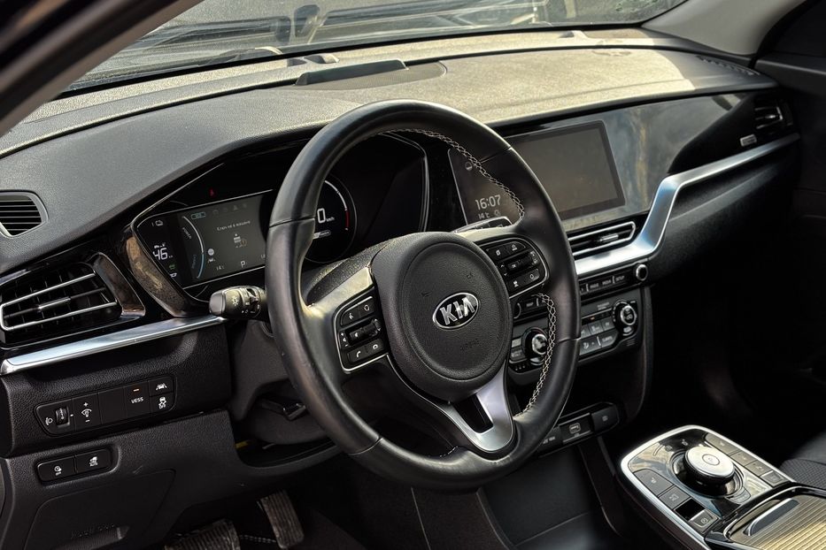 Продам Kia Niro 64 KW  2020 года в Львове