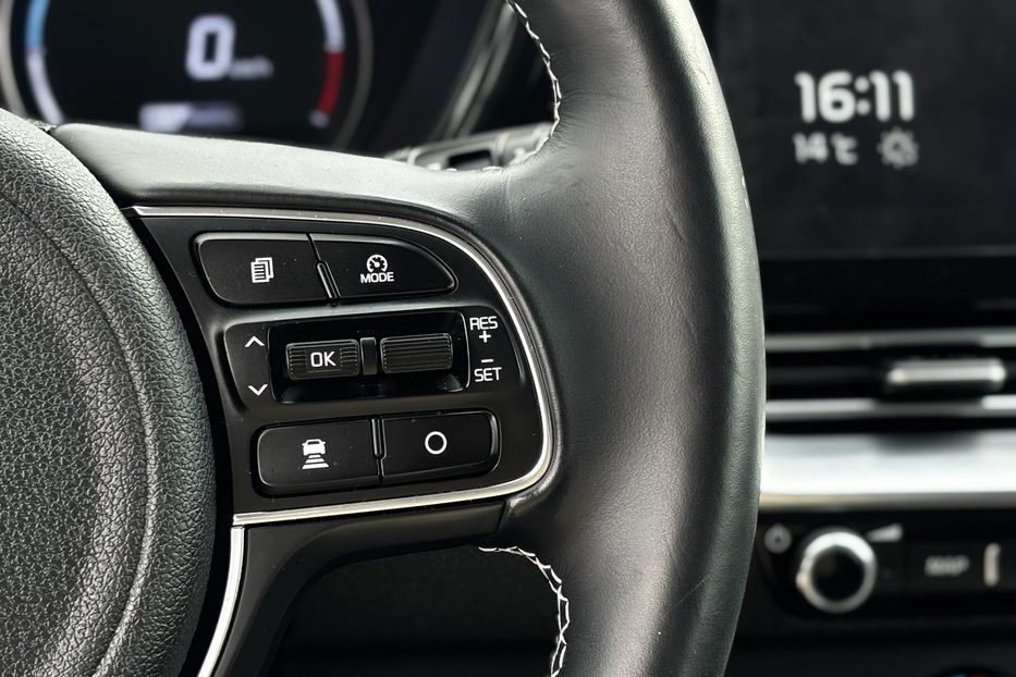 Продам Kia Niro 64 KW  2020 года в Львове