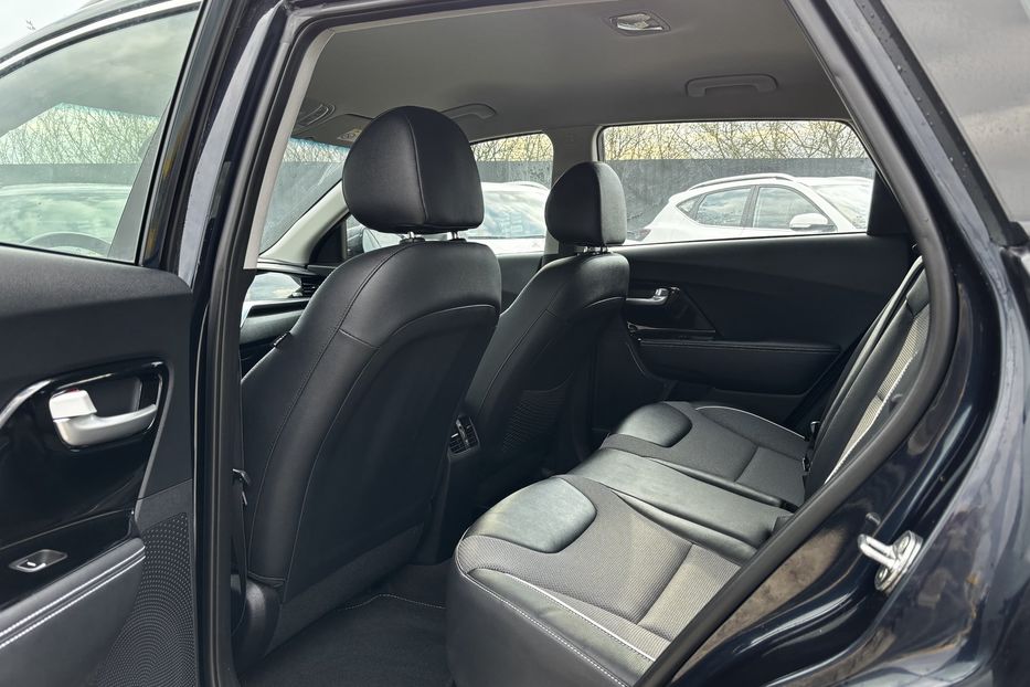 Продам Kia Niro 64 KW  2020 года в Львове