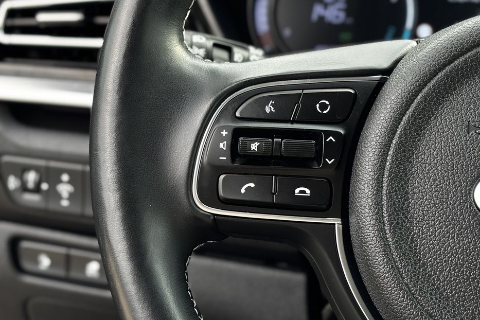 Продам Kia Niro 64 KW  2020 года в Львове