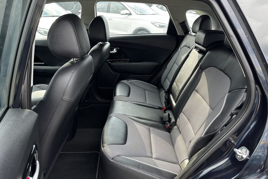 Продам Kia Niro 64 KW  2020 года в Львове