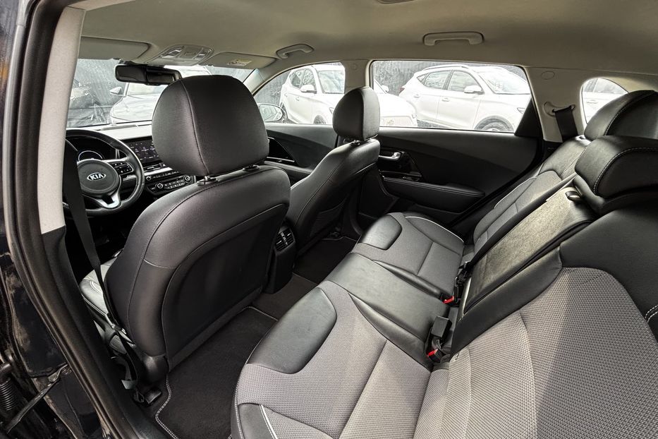 Продам Kia Niro 64 KW  2020 года в Львове