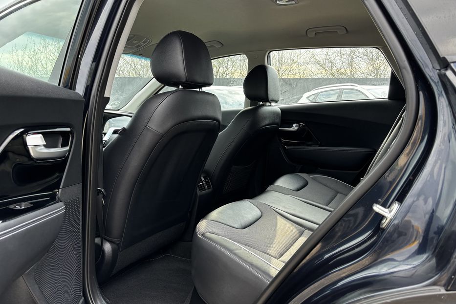 Продам Kia Niro 64 KW  2020 года в Львове