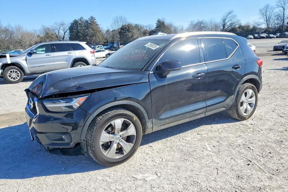 Продам Volvo XC60 XC40, T5 Momentum 2021 года в Киеве