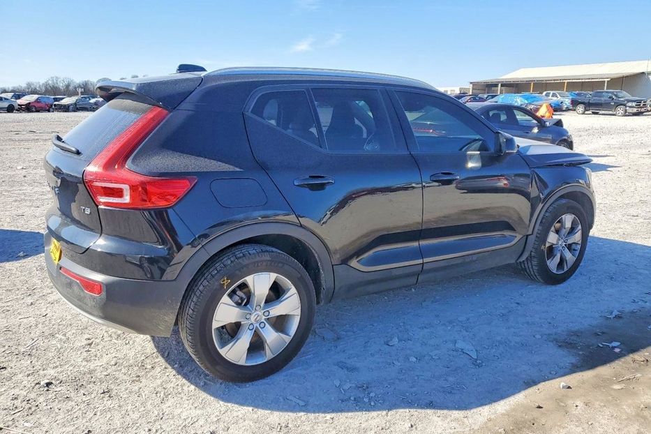 Продам Volvo XC60 XC40, T5 Momentum 2021 года в Киеве