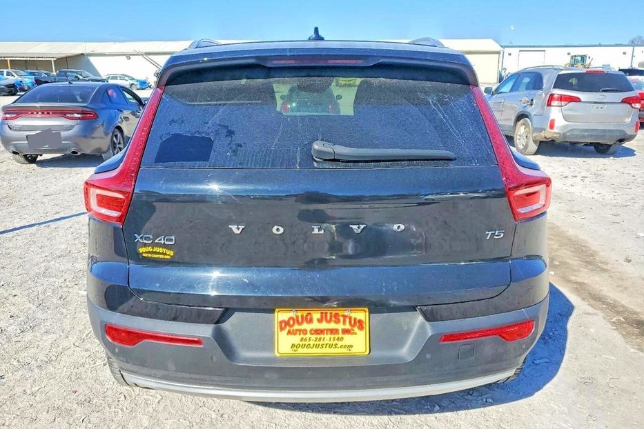 Продам Volvo XC60 XC40, T5 Momentum 2021 года в Киеве