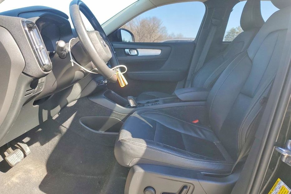 Продам Volvo XC60 XC40, T5 Momentum 2021 года в Киеве