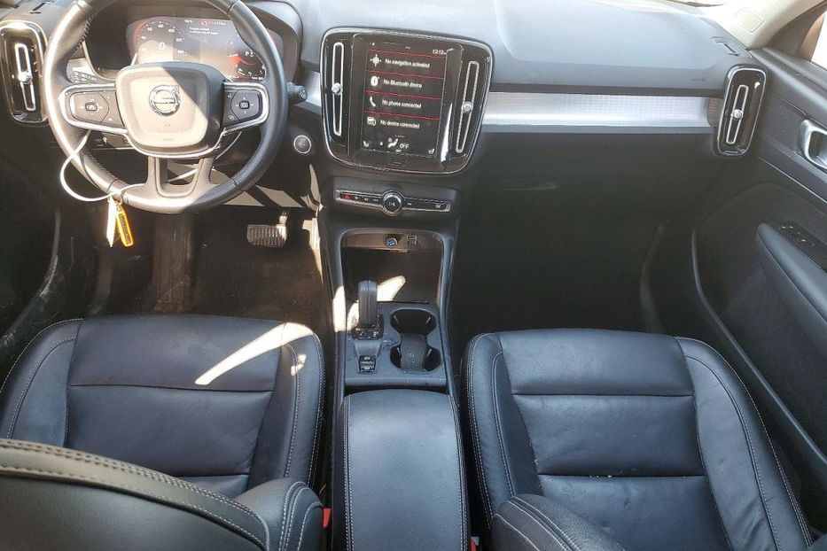 Продам Volvo XC60 XC40, T5 Momentum 2021 года в Киеве