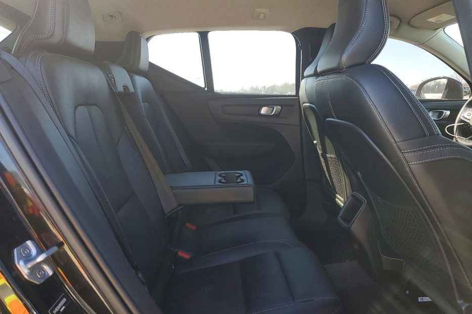 Продам Volvo XC60 XC40, T5 Momentum 2021 года в Киеве