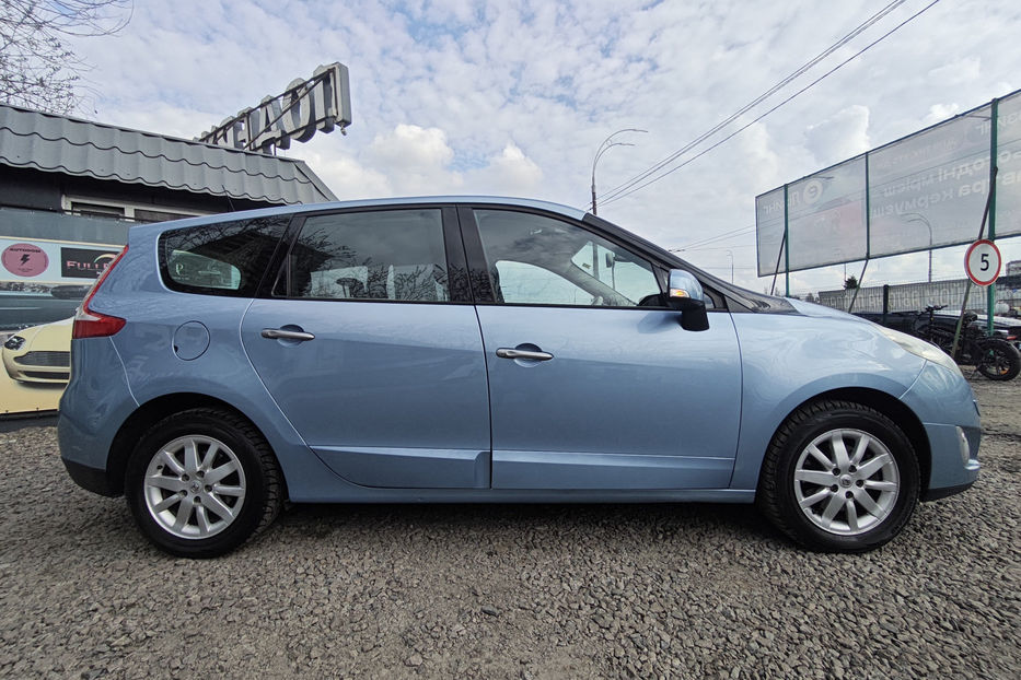 Продам Renault Grand Scenic 2.0 CVT (140 к.с.) 2010 года в Киеве