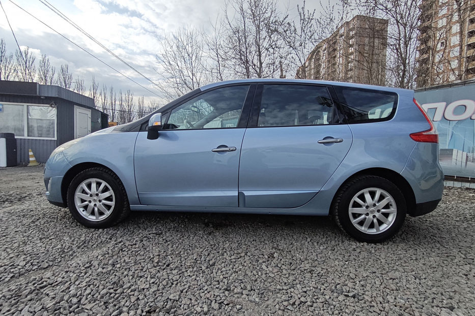 Продам Renault Grand Scenic 2.0 CVT (140 к.с.) 2010 года в Киеве