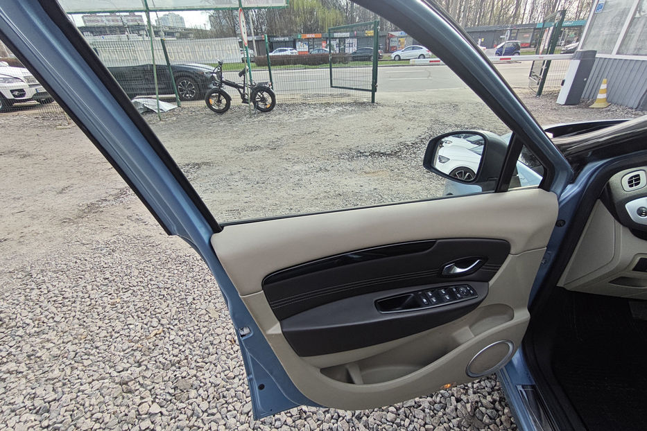 Продам Renault Grand Scenic 2.0 CVT (140 к.с.) 2010 года в Киеве