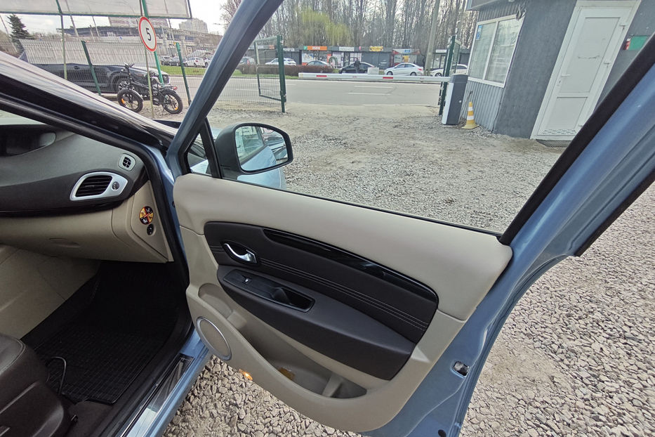 Продам Renault Grand Scenic 2.0 CVT (140 к.с.) 2010 года в Киеве