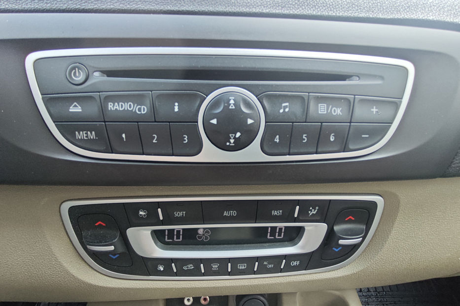 Продам Renault Grand Scenic 2.0 CVT (140 к.с.) 2010 года в Киеве