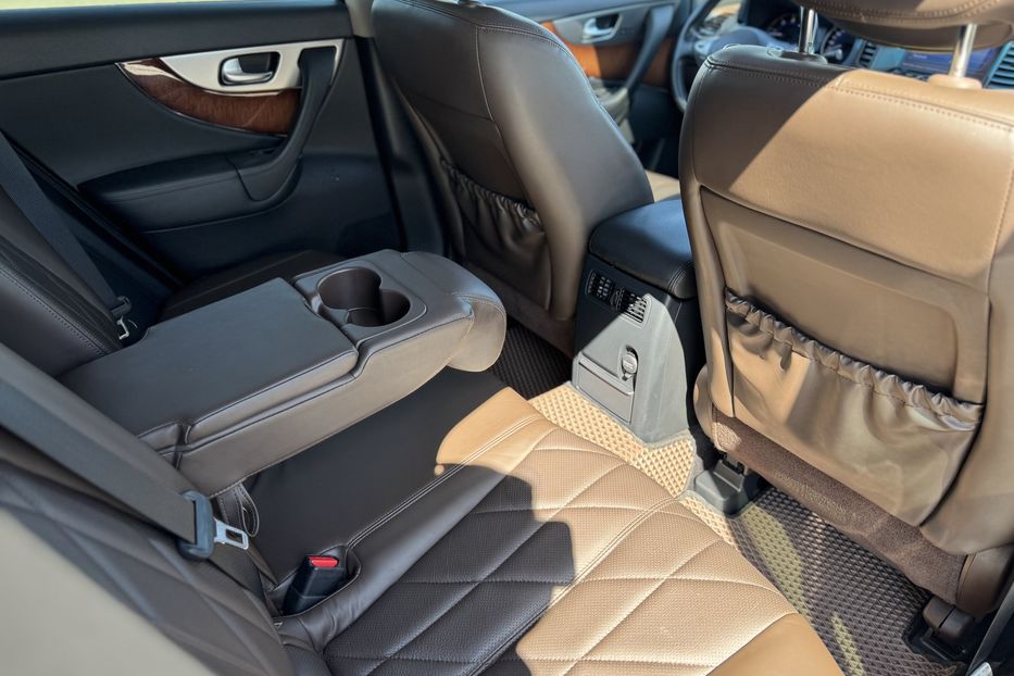 Продам Infiniti QX70 (COMIS) 4WD 2013 года в г. Умань, Черкасская область