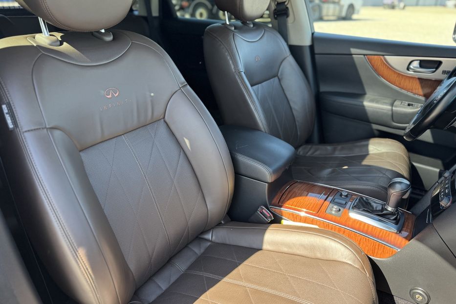 Продам Infiniti QX70 (COMIS) 4WD 2013 года в г. Умань, Черкасская область