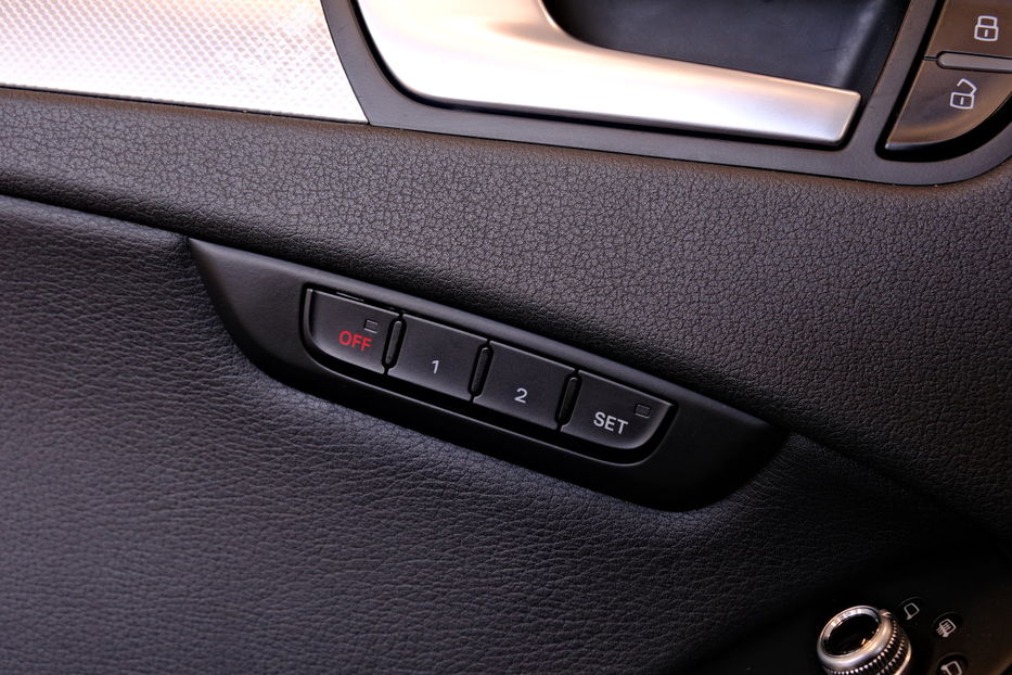 Продам Audi A4 2012 года в Одессе