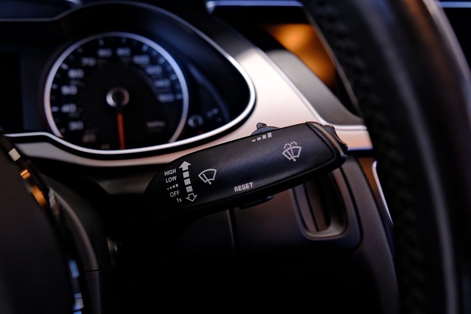 Продам Audi A4 2012 года в Одессе