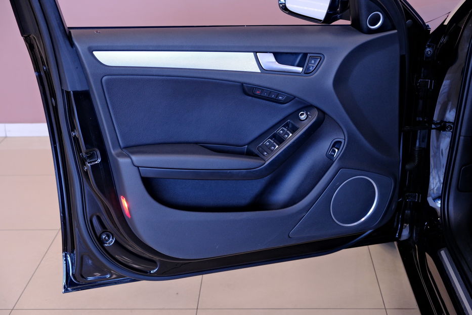 Продам Audi A4 2012 года в Одессе