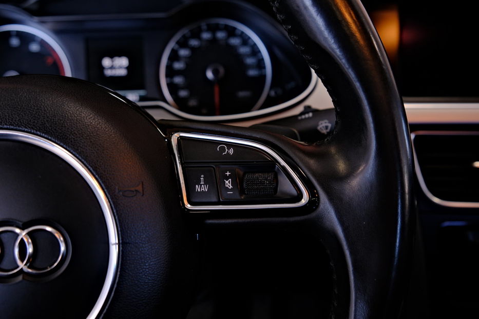 Продам Audi A4 2012 года в Одессе