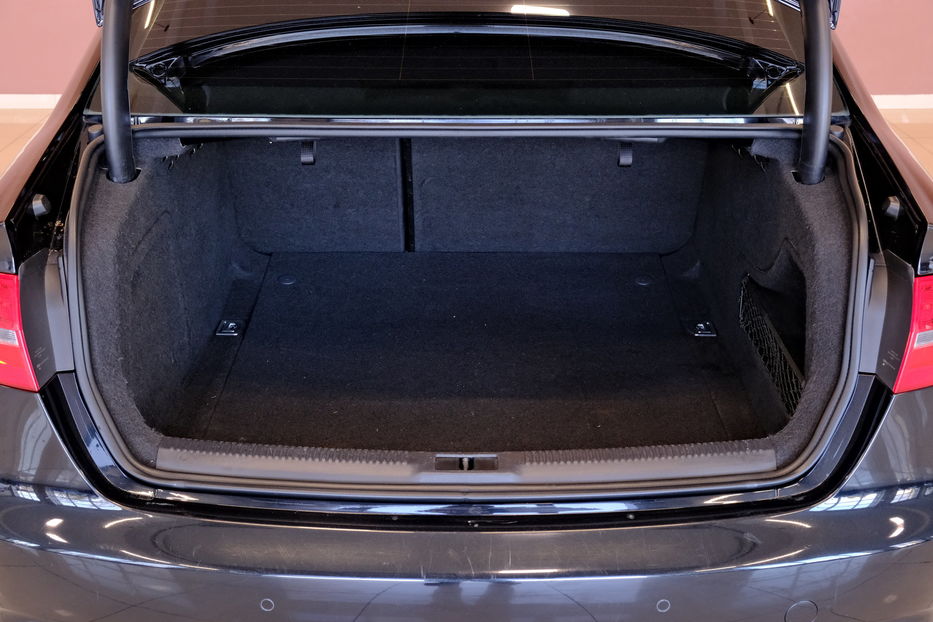 Продам Audi A4 2012 года в Одессе