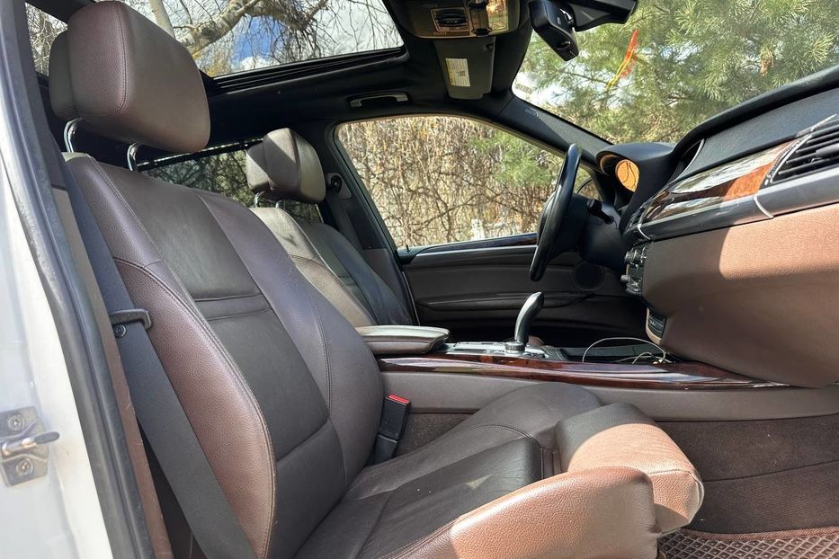 Продам BMW X5 2010 года в Черновцах