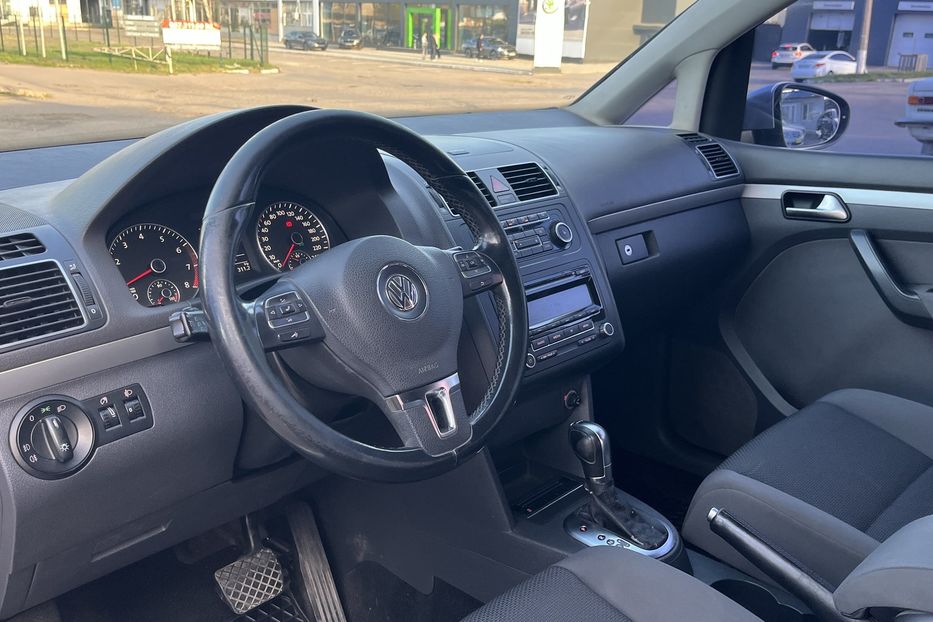 Продам Volkswagen Touran Офіційний 2011 года в Николаеве