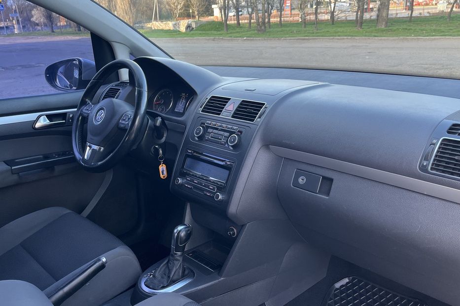 Продам Volkswagen Touran Офіційний 2011 года в Николаеве