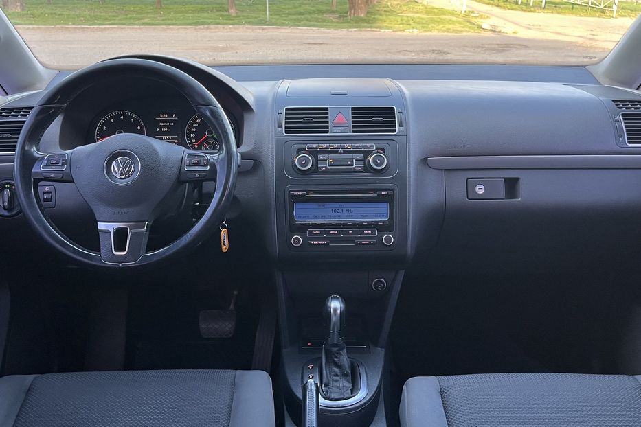 Продам Volkswagen Touran Офіційний 2011 года в Николаеве