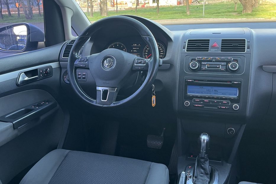 Продам Volkswagen Touran Офіційний 2011 года в Николаеве