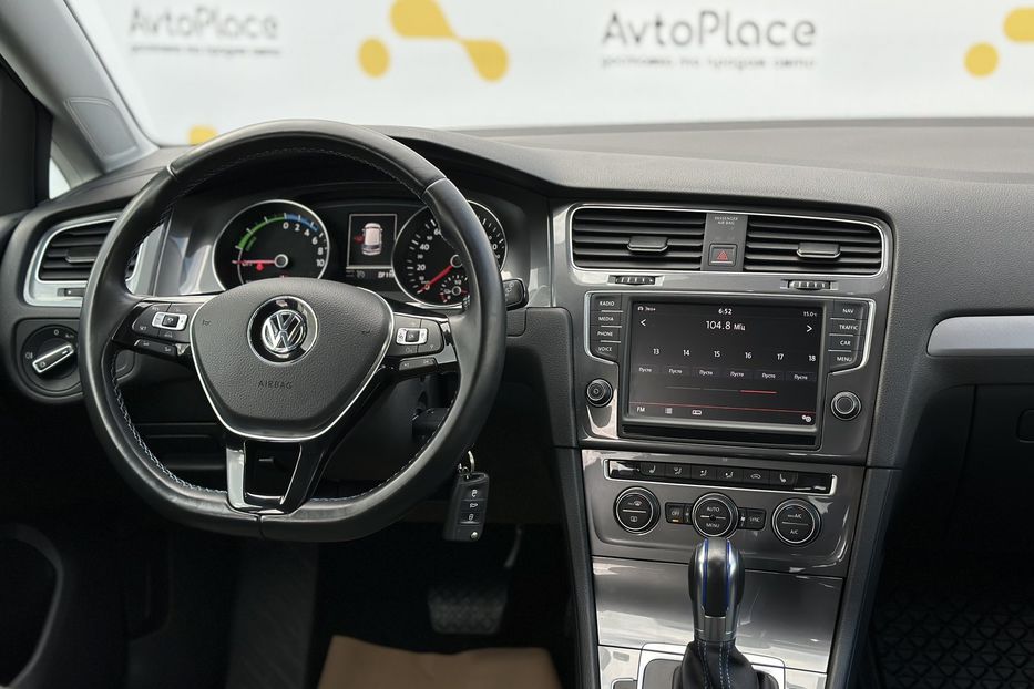 Продам Volkswagen e-Golf 2015 года в Луцке