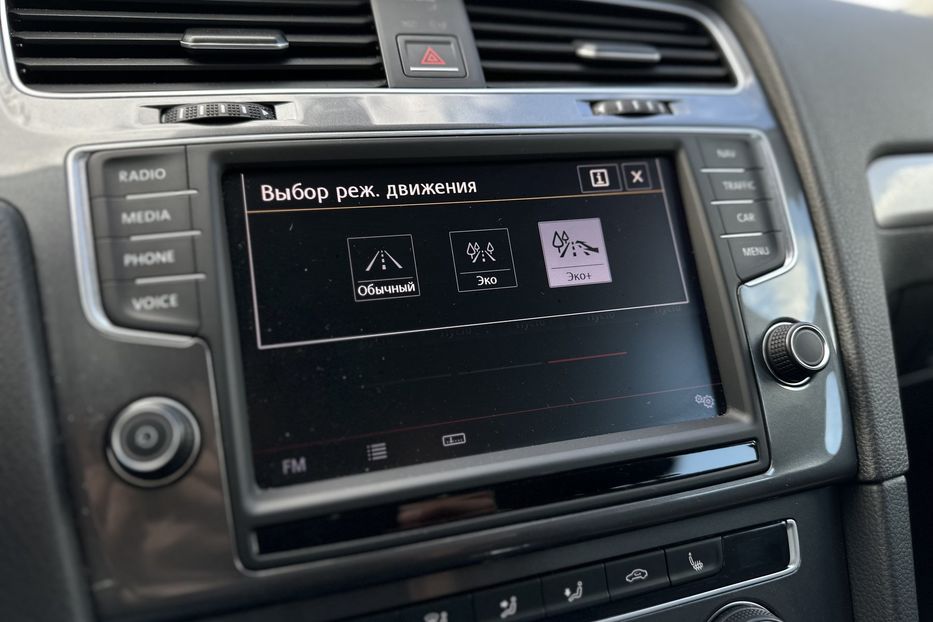 Продам Volkswagen e-Golf 2015 года в Луцке