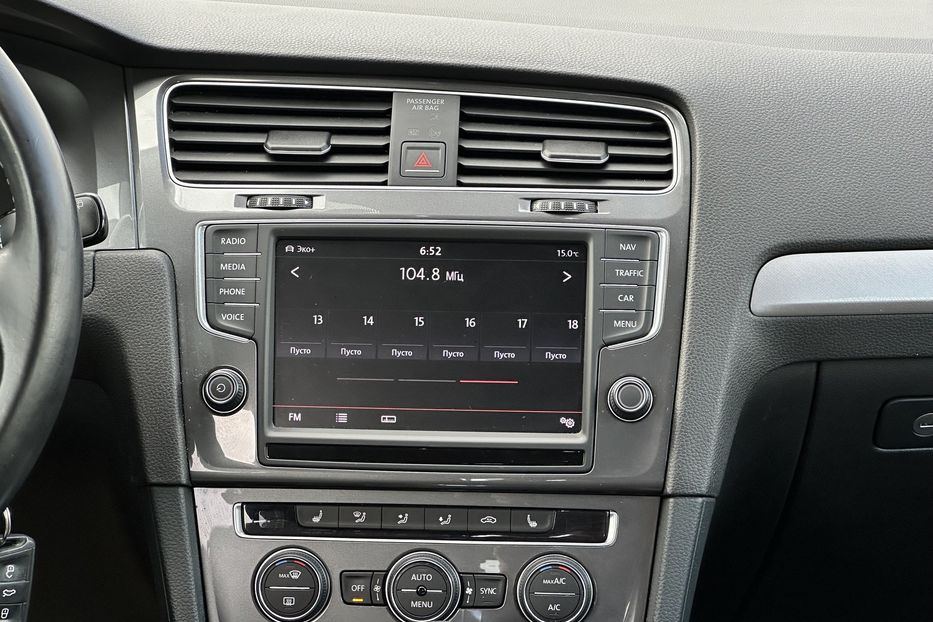 Продам Volkswagen e-Golf 2015 года в Луцке