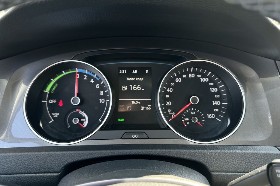 Продам Volkswagen e-Golf 2015 года в Луцке