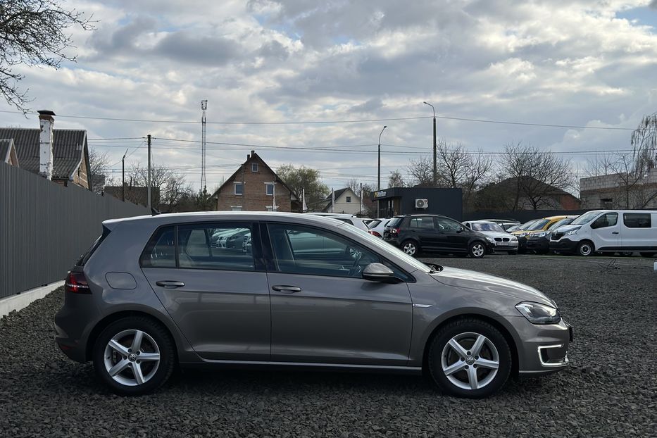 Продам Volkswagen e-Golf 2015 года в Луцке